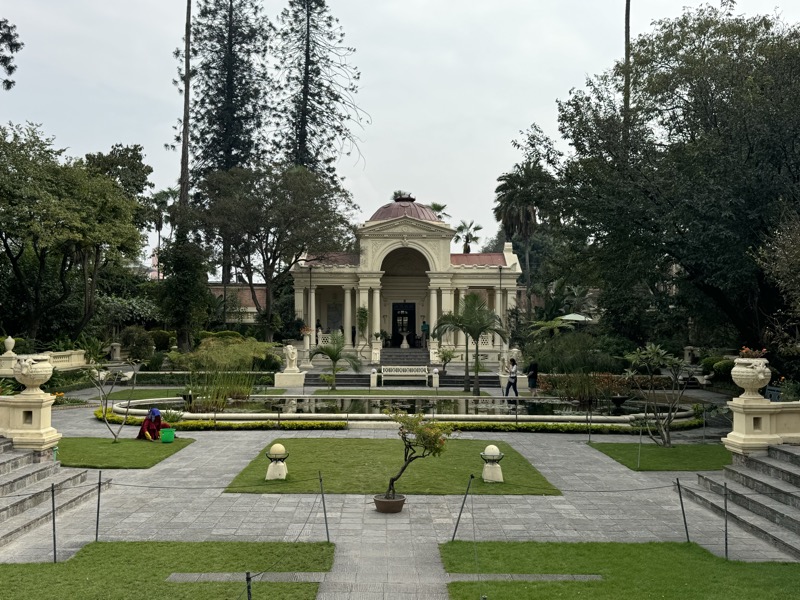 A walled garden behind the quarter