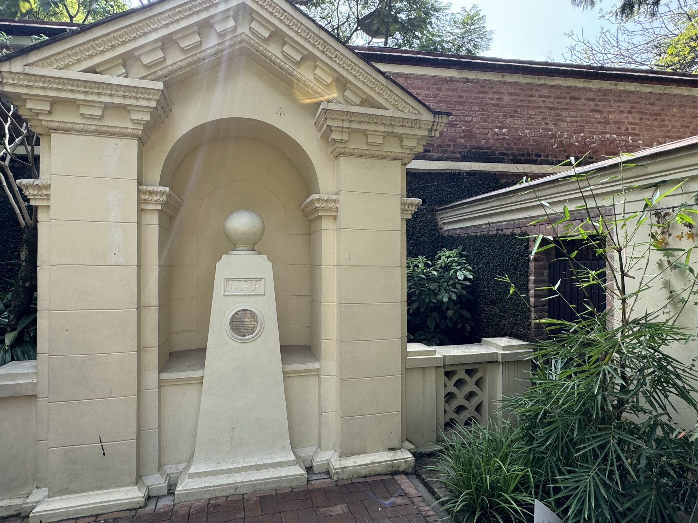 A niche, repainted