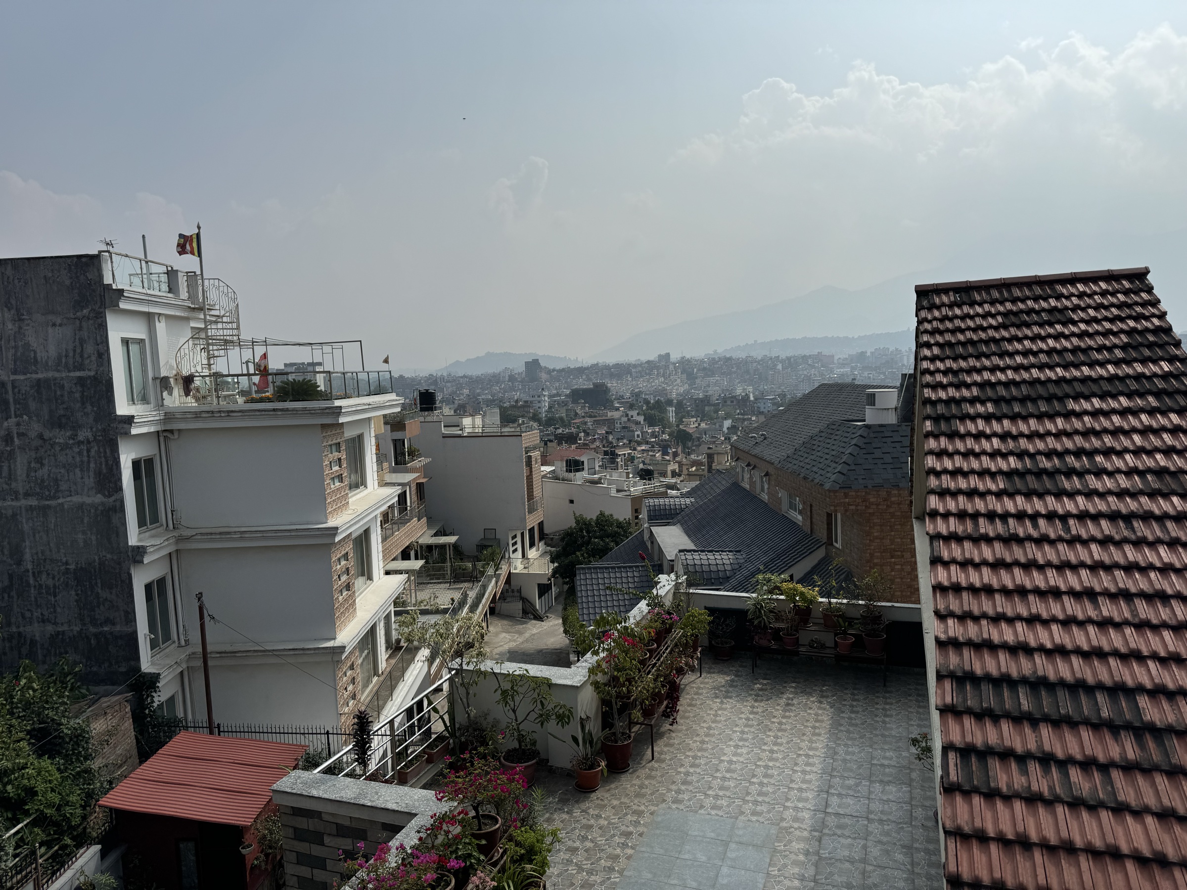 The rooftops running to the rim